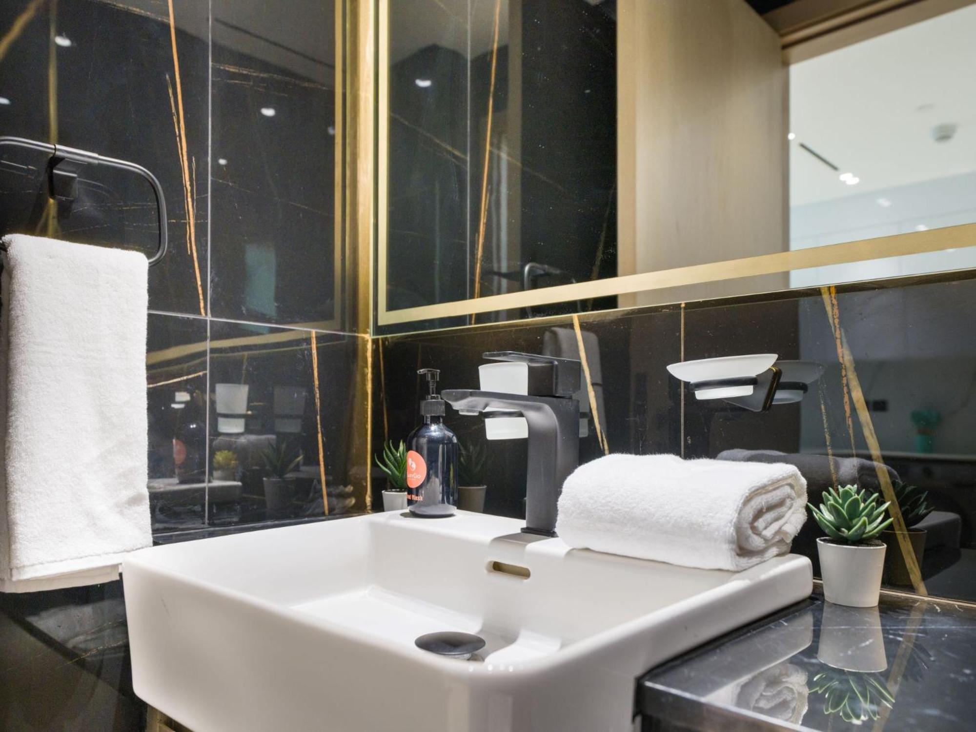 Easygo- Stylish 1bdr With View And Astonishing Facilities Jvc * Dubai